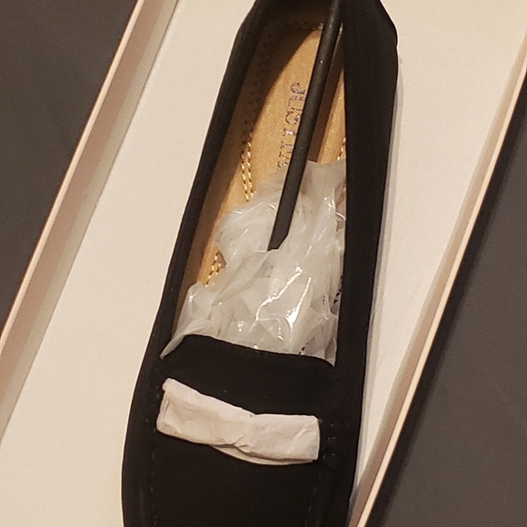 Shoes - Picture 2 of 6